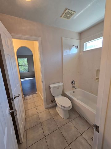 1264 Carriage Creek Drive, Desoto, TX 75115