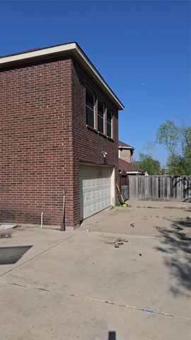 1264 Carriage Creek Drive, Desoto, TX 75115
