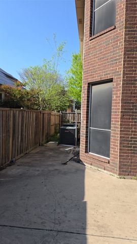 1264 Carriage Creek Drive, Desoto, TX 75115