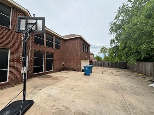 1264 Carriage Creek Drive, Desoto, TX 75115