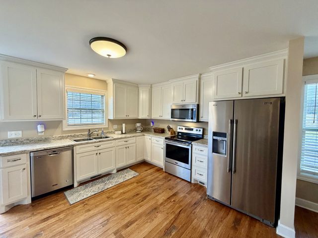 904 Fall River Rd, Lawrenceburg, TN 38464