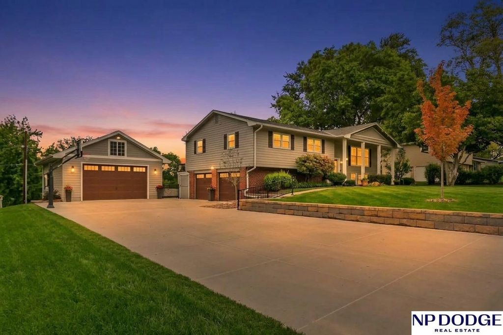 3342 S 114th Avenue, Omaha, NE 68144
