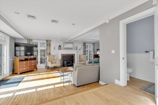 9 Fletcher St, Plainville, MA 02762