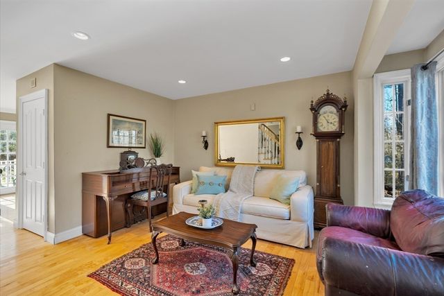 9 Fletcher St, Plainville, MA 02762