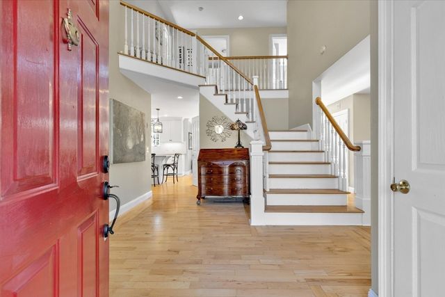 9 Fletcher St, Plainville, MA 02762