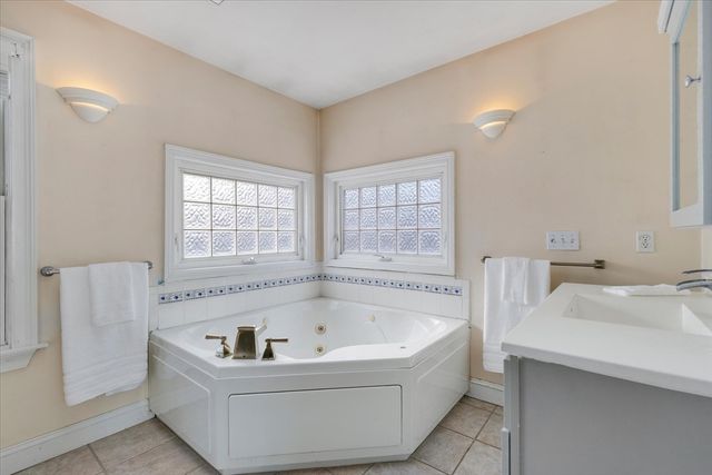 9 Fletcher St, Plainville, MA 02762