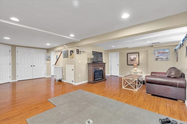 9 Fletcher St, Plainville, MA 02762