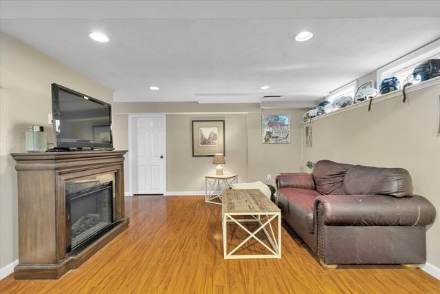 9 Fletcher St, Plainville, MA 02762