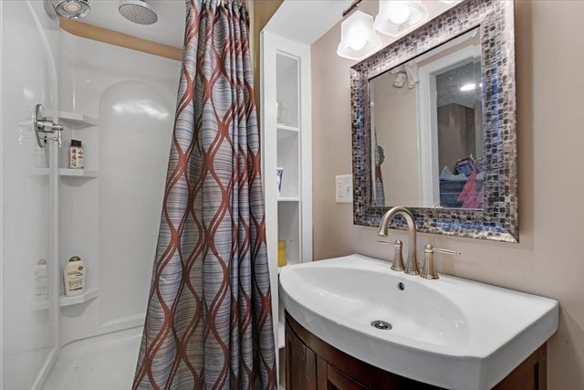 9 Fletcher St, Plainville, MA 02762