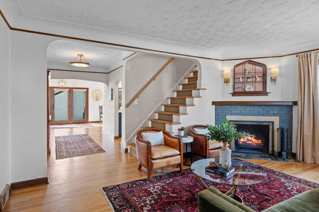 1132 Iowa Avenue W, Saint Paul, MN 55108