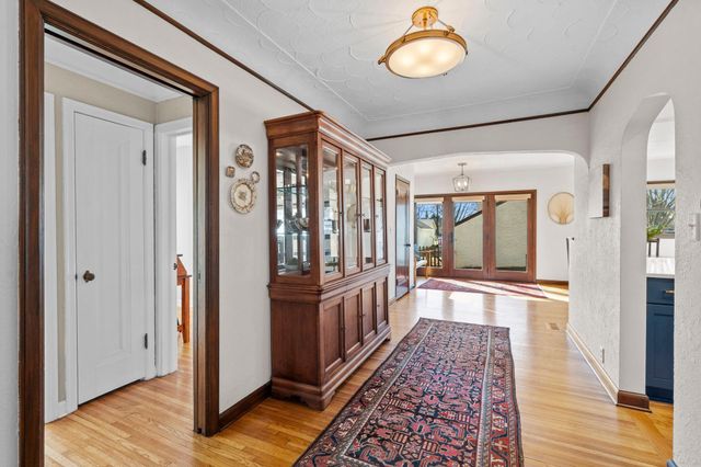 1132 Iowa Avenue W, Saint Paul, MN 55108