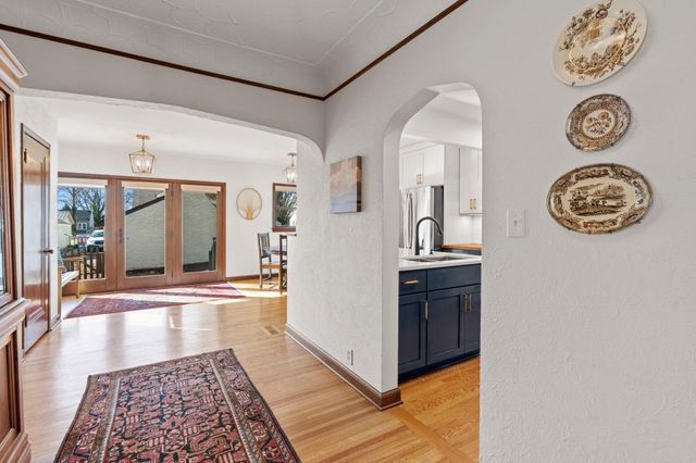 1132 Iowa Avenue W, Saint Paul, MN 55108