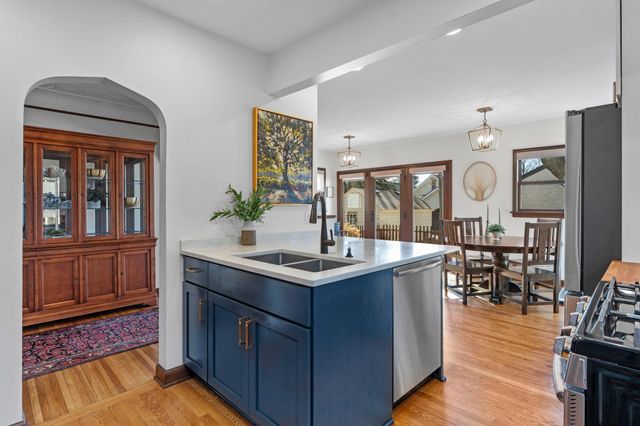 1132 Iowa Avenue W, Saint Paul, MN 55108