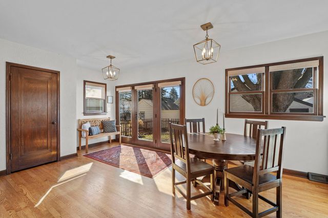 1132 Iowa Avenue W, Saint Paul, MN 55108