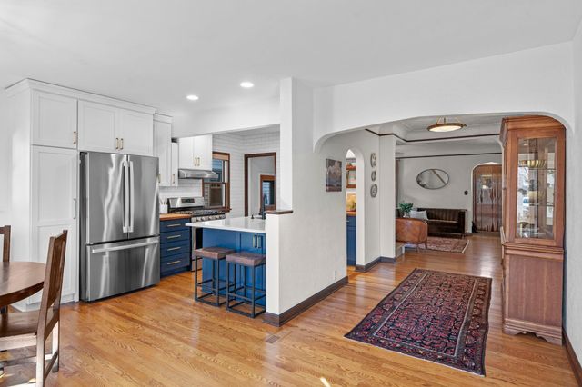 1132 Iowa Avenue W, Saint Paul, MN 55108