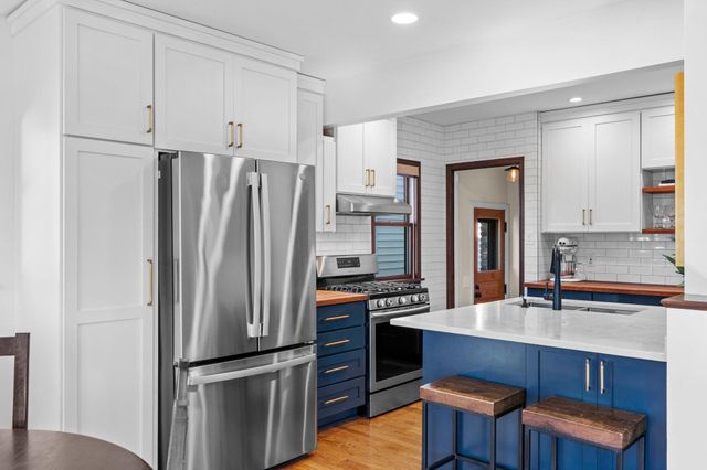 1132 Iowa Avenue W, Saint Paul, MN 55108