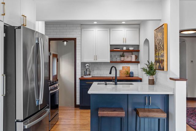 1132 Iowa Avenue W, Saint Paul, MN 55108