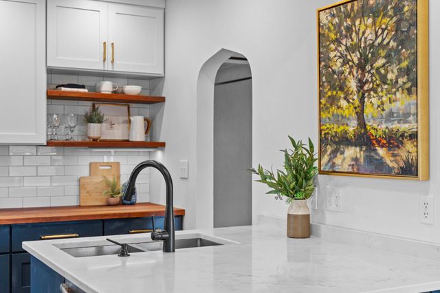 1132 Iowa Avenue W, Saint Paul, MN 55108