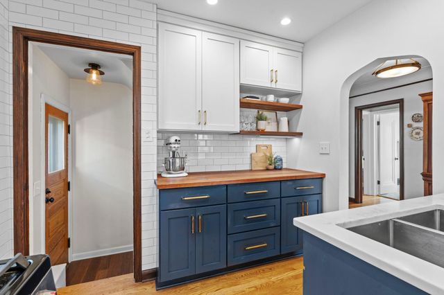 1132 Iowa Avenue W, Saint Paul, MN 55108