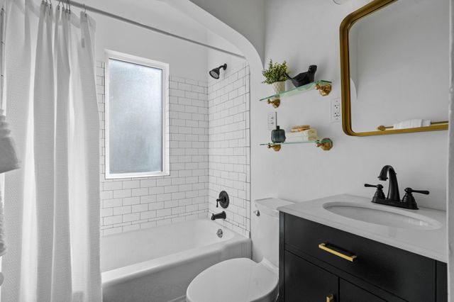 1132 Iowa Avenue W, Saint Paul, MN 55108