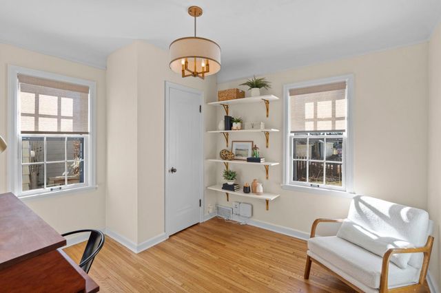 1132 Iowa Avenue W, Saint Paul, MN 55108