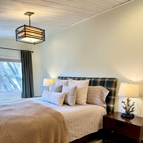 1132 Iowa Avenue W, Saint Paul, MN 55108