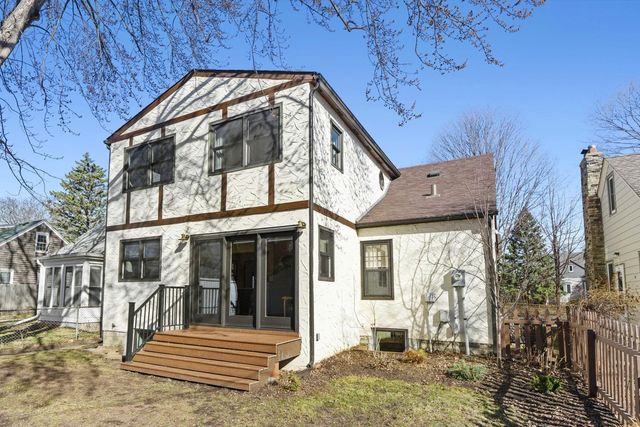 1132 Iowa Avenue W, Saint Paul, MN 55108