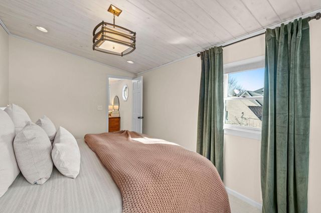 1132 Iowa Avenue W, Saint Paul, MN 55108