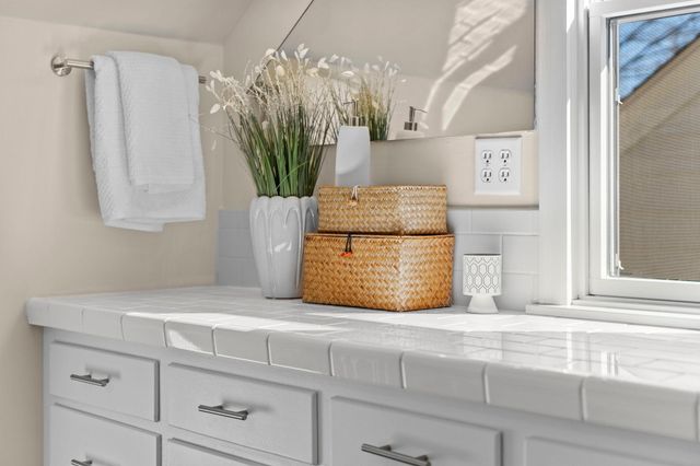 1132 Iowa Avenue W, Saint Paul, MN 55108