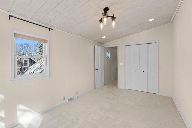 1132 Iowa Avenue W, Saint Paul, MN 55108