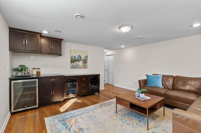 1132 Iowa Avenue W, Saint Paul, MN 55108