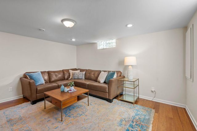 1132 Iowa Avenue W, Saint Paul, MN 55108