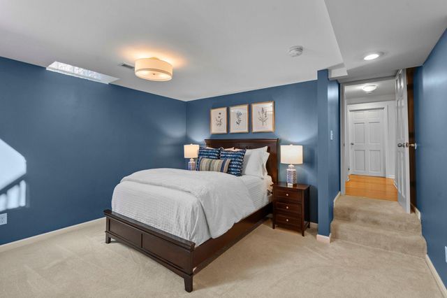 1132 Iowa Avenue W, Saint Paul, MN 55108