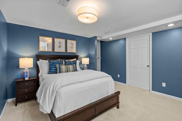 1132 Iowa Avenue W, Saint Paul, MN 55108