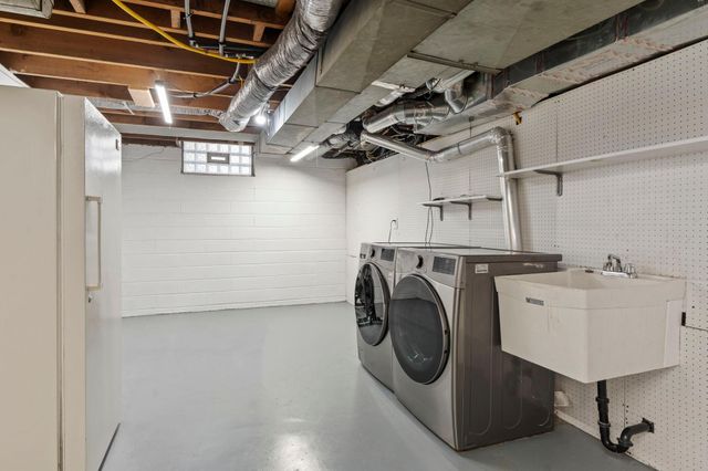 1132 Iowa Avenue W, Saint Paul, MN 55108