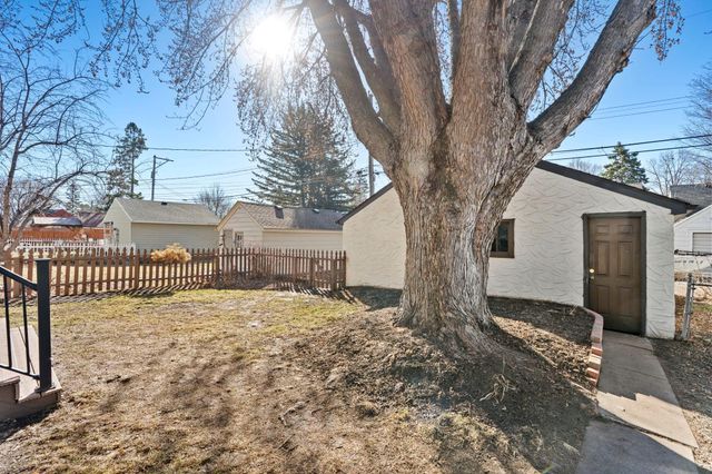 1132 Iowa Avenue W, Saint Paul, MN 55108