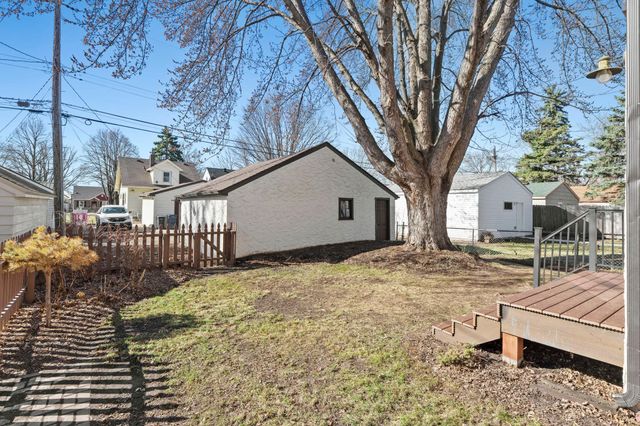 1132 Iowa Avenue W, Saint Paul, MN 55108