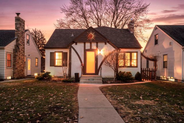 1132 Iowa Avenue W, Saint Paul, MN 55108