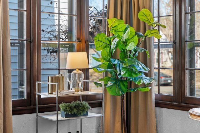 1132 Iowa Avenue W, Saint Paul, MN 55108