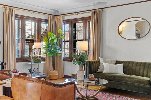 1132 Iowa Avenue W, Saint Paul, MN 55108