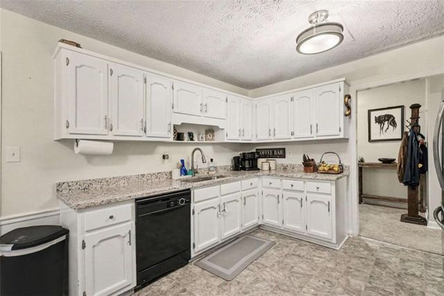 130 Ashley Oaks Drive, Mcdonough, GA 30253