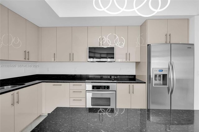 3131 NE 188th St 2-1005, Aventura, FL 33180