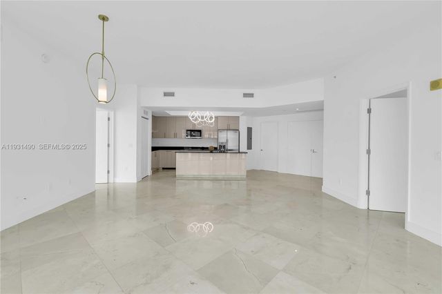 3131 NE 188th St 2-1005, Aventura, FL 33180