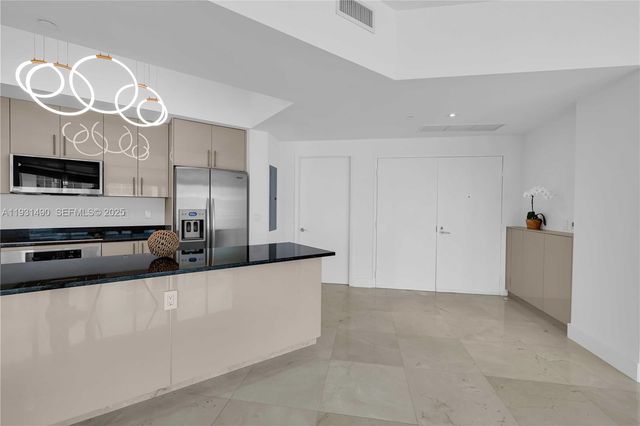 3131 NE 188th St 2-1005, Aventura, FL 33180