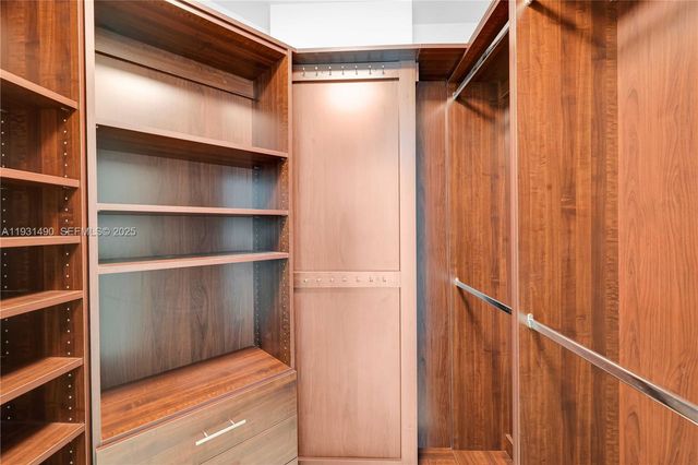 3131 NE 188th St 2-1005, Aventura, FL 33180