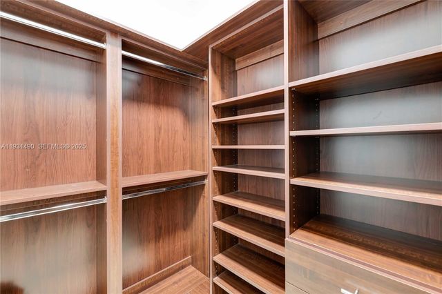 3131 NE 188th St 2-1005, Aventura, FL 33180