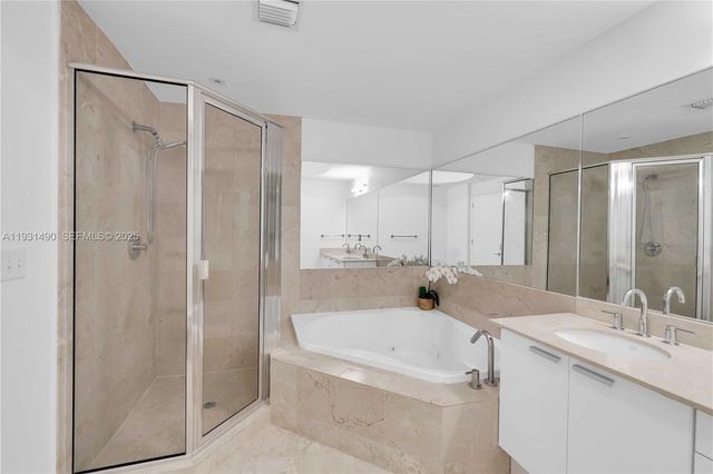 3131 NE 188th St 2-1005, Aventura, FL 33180