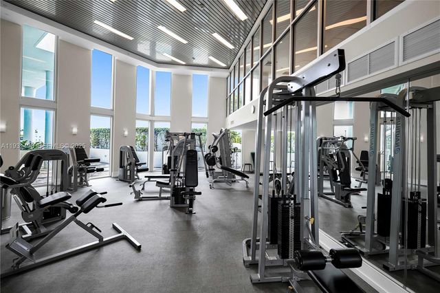 3131 NE 188th St 2-1005, Aventura, FL 33180