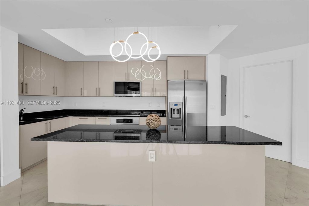 3131 NE 188th St 2-1005, Aventura, FL 33180