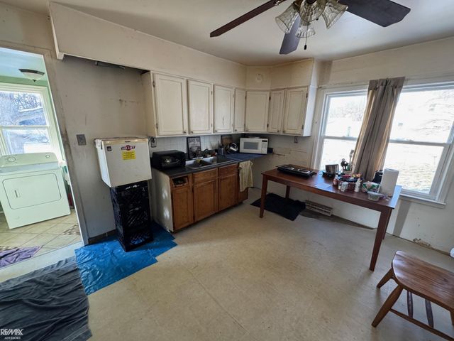 22595 Curie Avenue, Warren, MI 48091